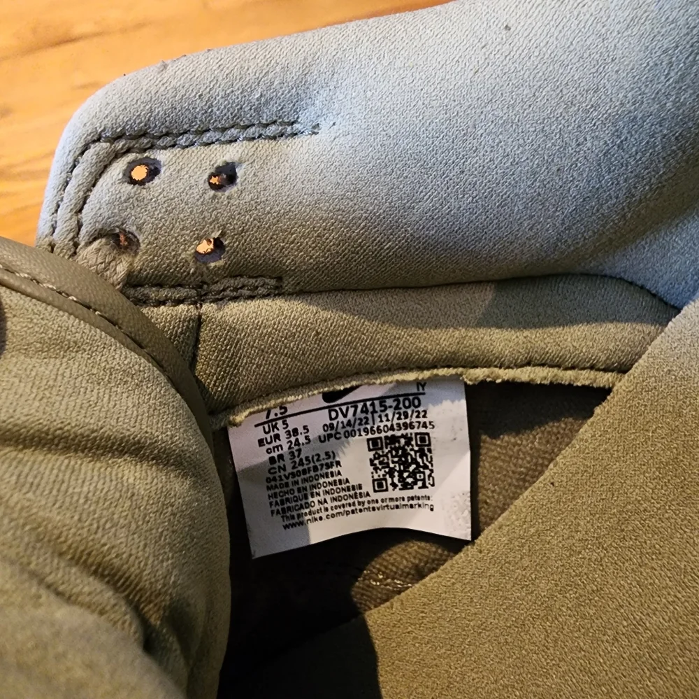 Nike Suede Dunks - Picture 5 of 6